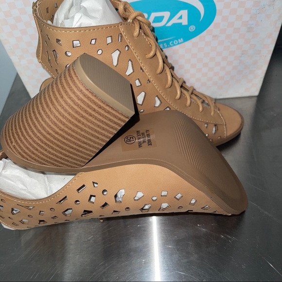 SODA Women’s Laser Cut Block Heel Sandals - Picture 6 of 7